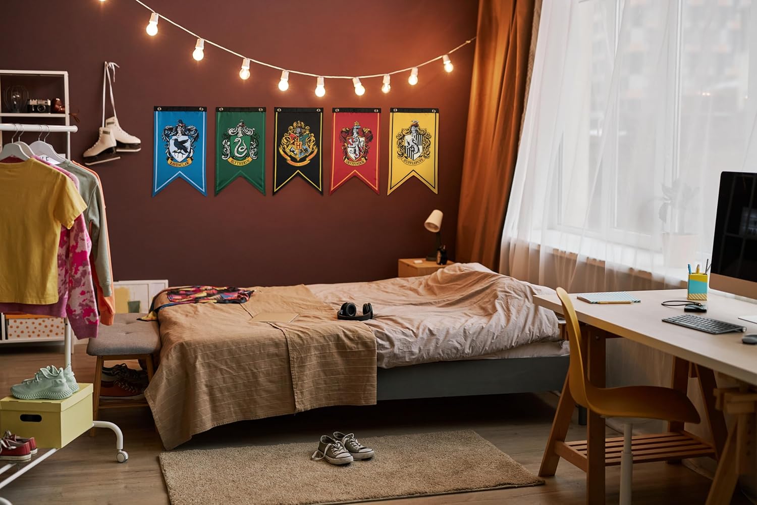 Conquest Journals Harry Potter Wizarding House Banner Flag Set, 12'' x 20'' Polyester Flags, Set of 5 Includes Hogwarts Crest, Gryffindor, Slytherin, Ravenclaw & Hufflepuff Banners, Birthday Party - Image 9